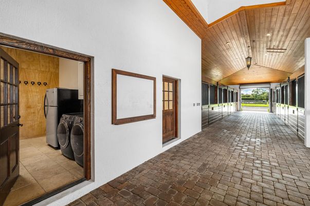 Interior, Washer, Wooden Ceilings