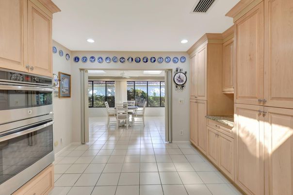 Dining room, Interior, Kitchen, Recessed Lighting, Stainless Steel Appliances