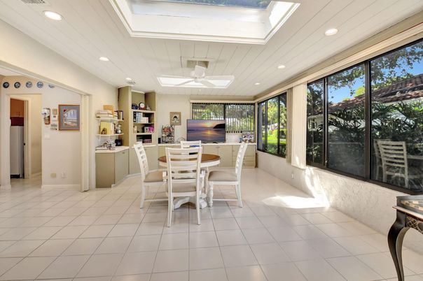 Dining room, Interior, Recessed Lighting