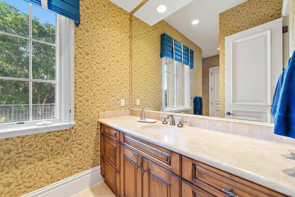Bathroom, Interior, Recessed Lighting