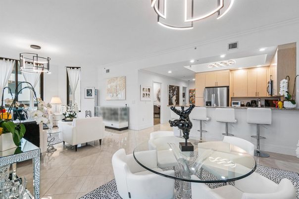 Dining room, Interior, Kitchen, Living room, Pendant Lights, Recessed Lighting, Stainless Steel Appliances
