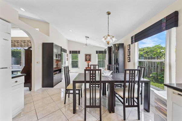 Dining room, Interior, Pendant Lights, Recessed Lighting