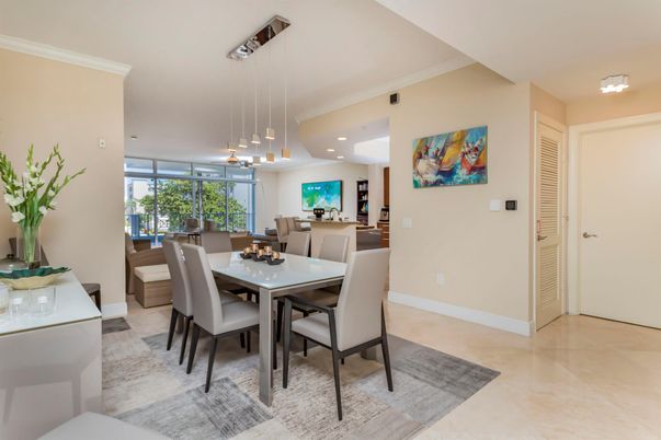 Dining room, Interior, Pendant Lights, Recessed Lighting