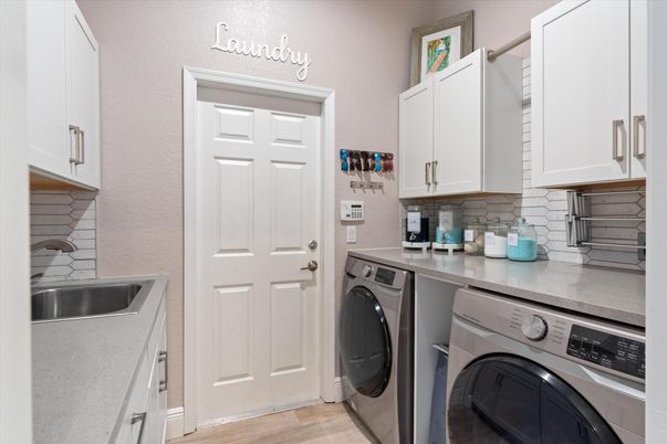 Interior, Washer, Wood Texture Flooring
