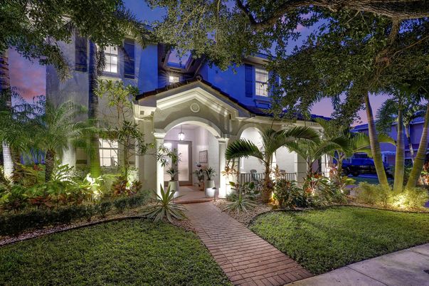 Exterior, Facade, Mediterranean