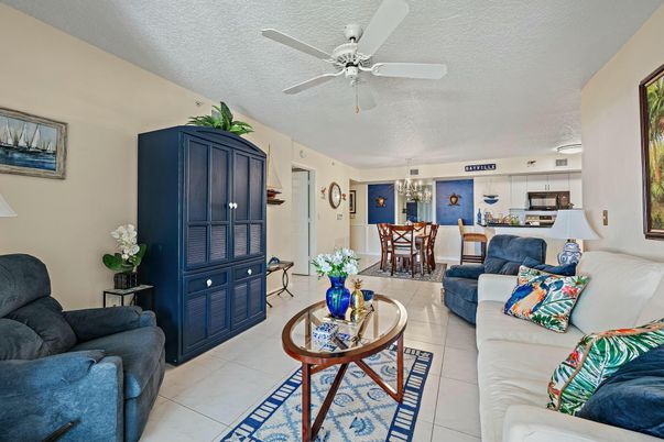 Chandelier, Dining room, Interior, Living room