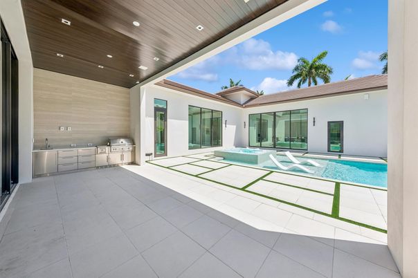 Exterior, Pool