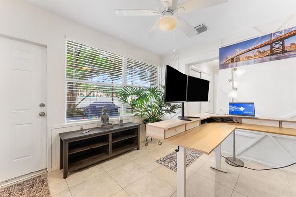 Home Office, Interior