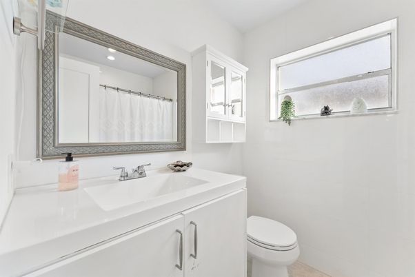 Bathroom, Interior, Recessed Lighting