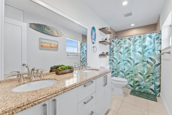 Bathroom, Dual Sink Vanities, Interior, Recessed Lighting