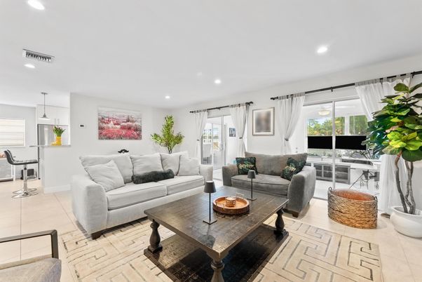 Interior, Living room, Pendant Lights, Recessed Lighting