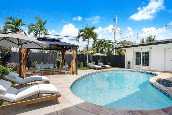 Exterior, Pool