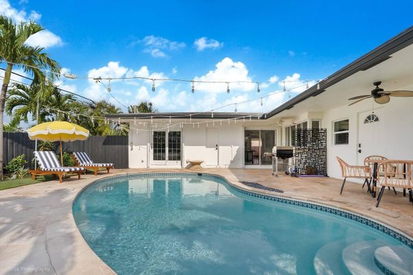 Exterior, Pool