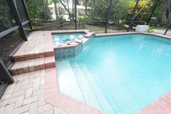 Interior, Pool, Sun Room