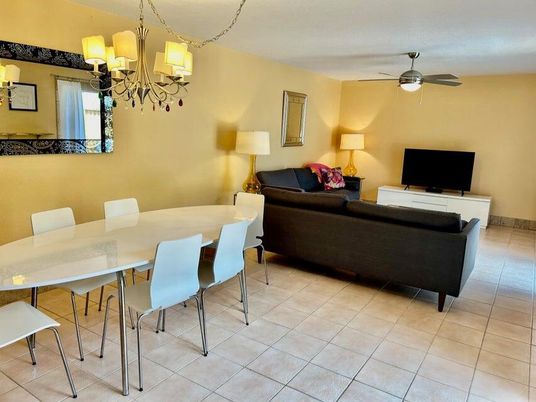 Chandelier, Dining room, Interior, Living room