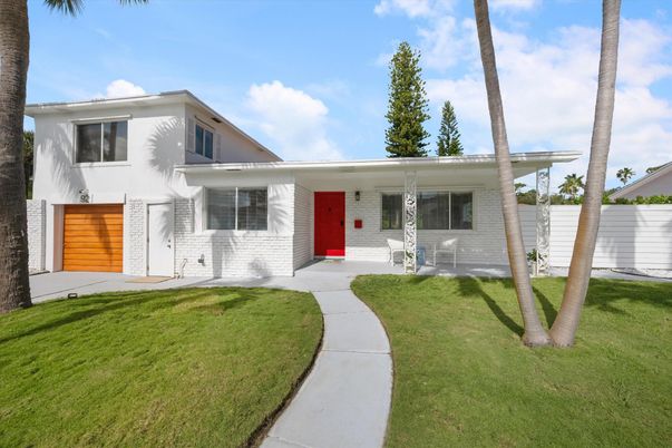 Attached, Exterior, Facade, Farmhouse