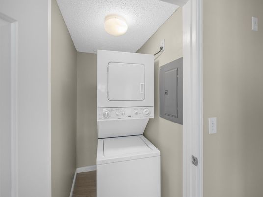 Interior, Utility Closets, Washer, Wood Texture Flooring