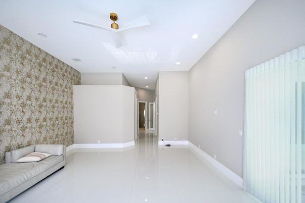 Empty room, Interior, Recessed Lighting