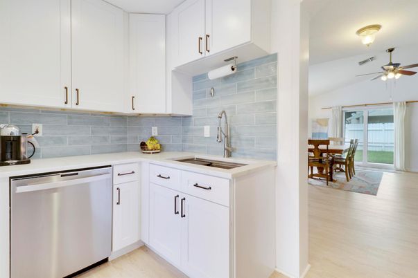 Dining room, Interior, Kitchen, Stainless Steel Appliances, Wood Texture Flooring