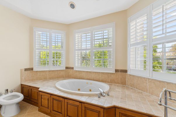 Bathroom, Interior, Tile Countertops