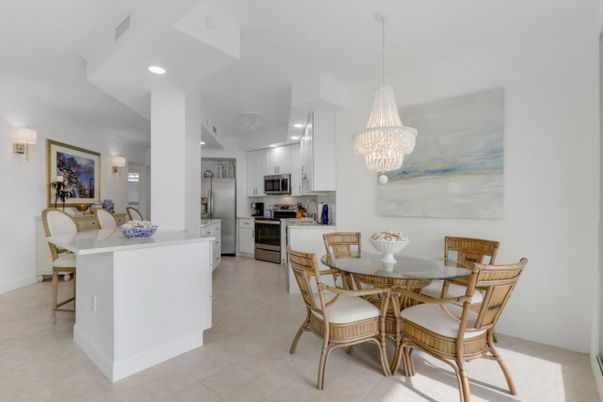 Chandelier, Dining room, Interior, Kitchen, Recessed Lighting, Stainless Steel Appliances