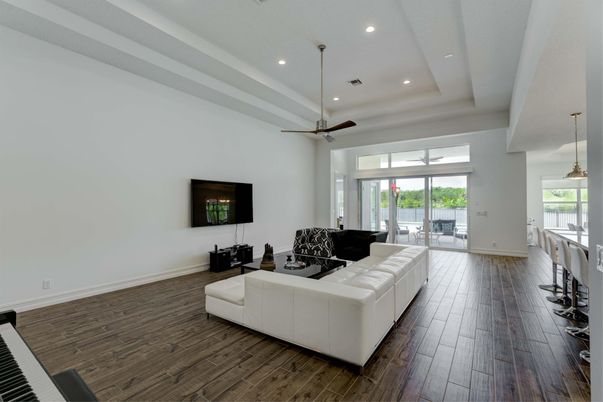 Interior, Living room, Pendant Lights, Piano, Recessed Lighting, Wood Texture Flooring