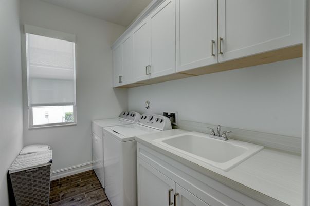 Interior, Washer, Wood Texture Flooring