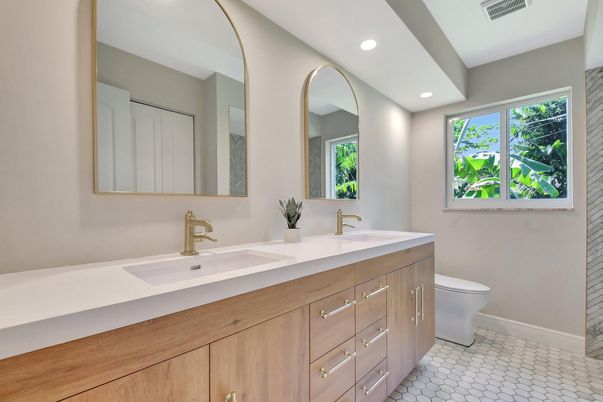 Bathroom, Dual Sink Vanities, Interior, Recessed Lighting