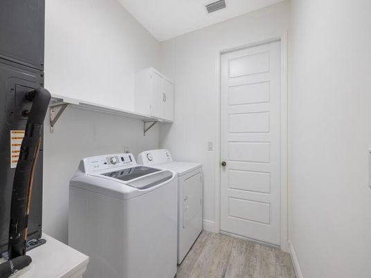 Interior, Washer, Wood Texture Flooring