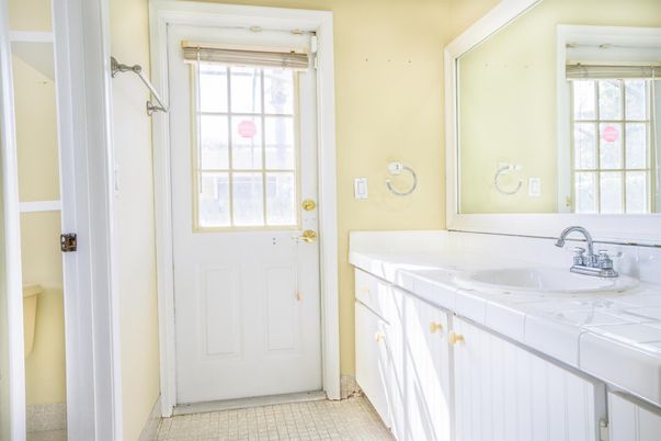 Bathroom, Interior, Tile Countertops