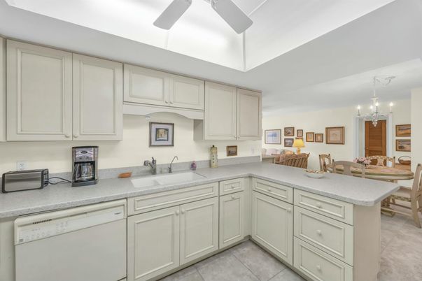 Chandelier, Dining room, Interior, Kitchen