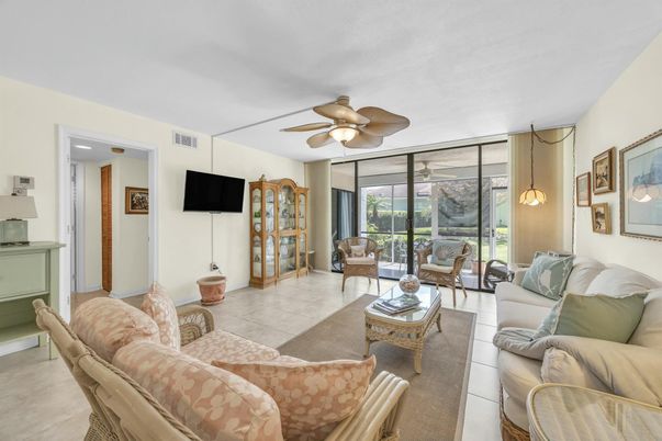 Interior, Living room, Pendant Lights