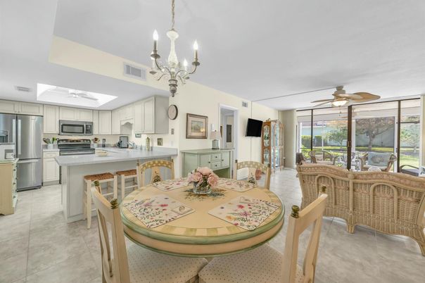 Chandelier, Dining room, Interior, Kitchen, Stainless Steel Appliances