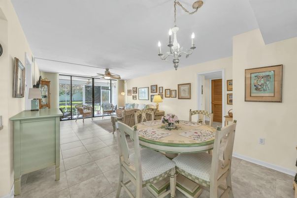 Chandelier, Dining room, Interior, Living room