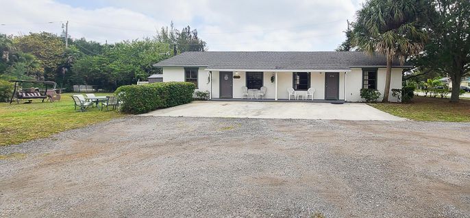 Backyard, Exterior, Facade, Ranch