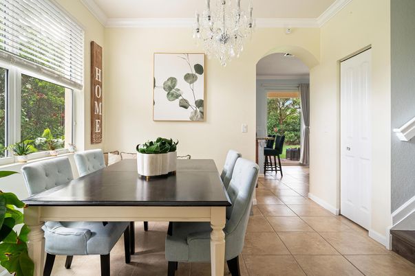 Chandelier, Dining room, Interior