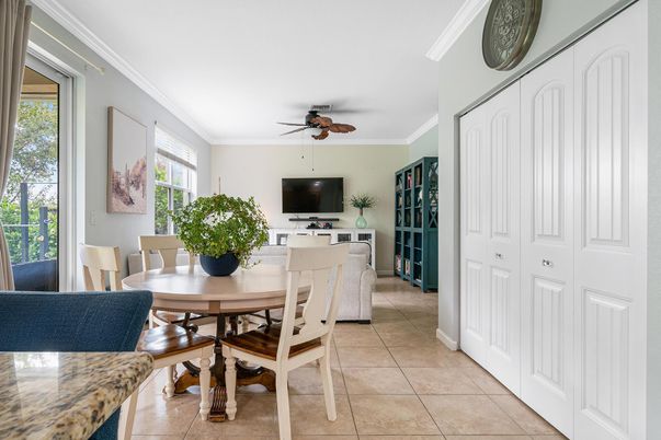 Dining room, Interior
