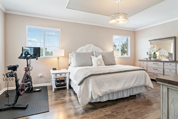 Bedroom, Fitness Equipment, Interior, Pendant Lights, Wood Texture Flooring