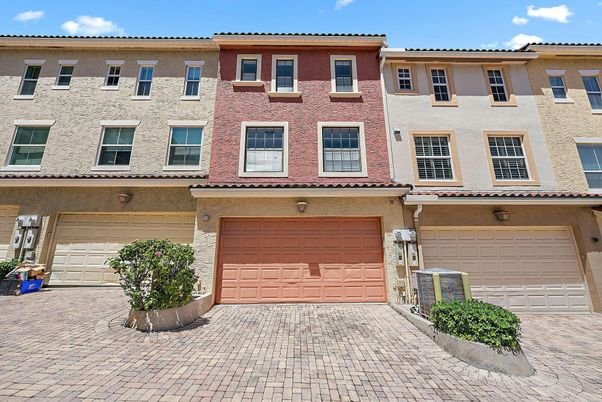 Attached, Exterior, Facade, Brick Facade, Rowhouse