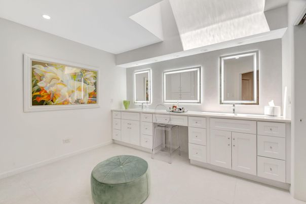 Bathroom, Dual Sink Vanities, Interior, Recessed Lighting