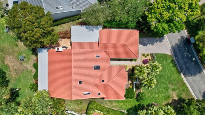 Exterior, Drone
