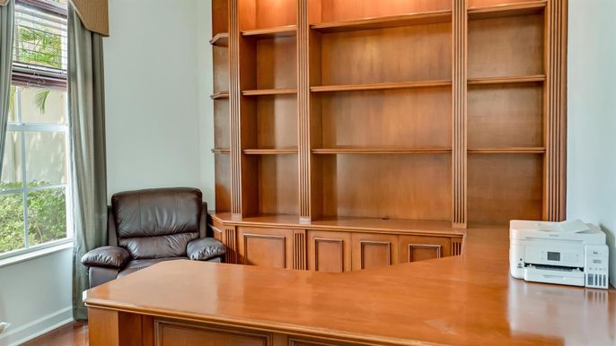 Home Office, Interior