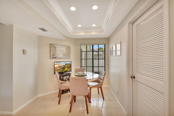 Dining room, Interior, Recessed Lighting