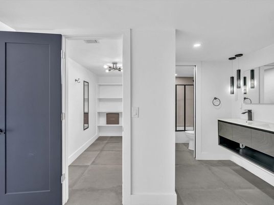 Bathroom, Interior, Pendant Lights, Recessed Lighting