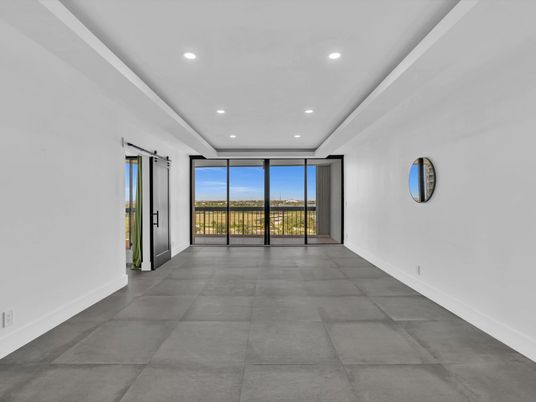 Empty room, Interior, Recessed Lighting