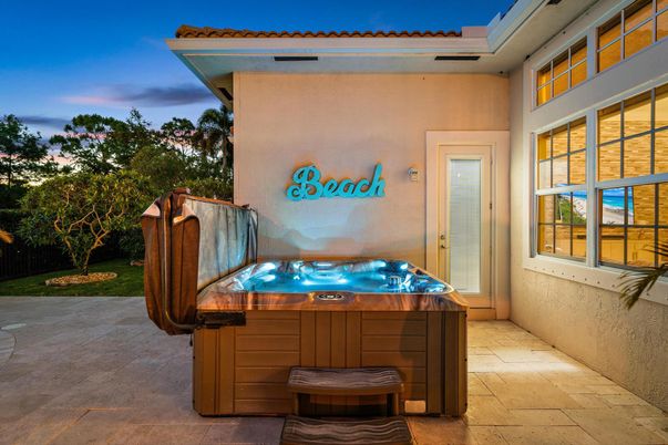 Exterior, Hot Tub