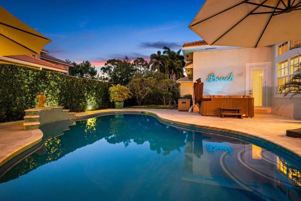 Exterior, Hot Tub, Pool