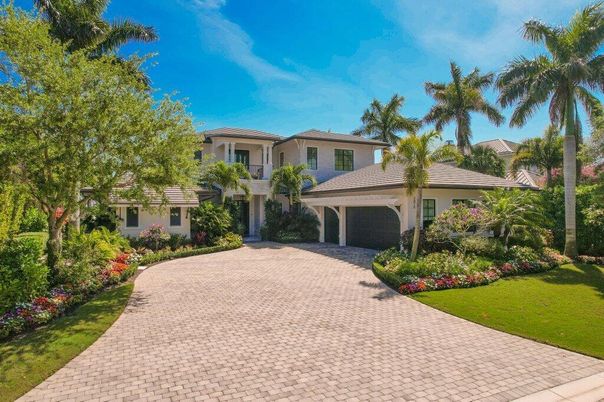 Attached, Exterior, Facade, Mediterranean