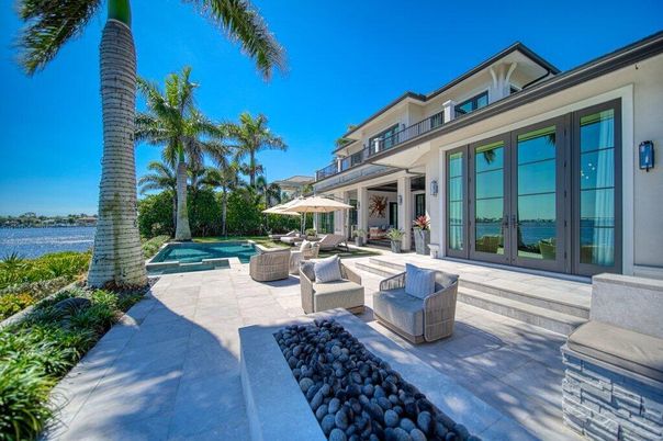 Exterior, Pool, Water