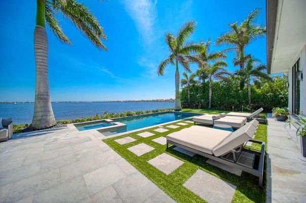 Exterior, Pool, Water